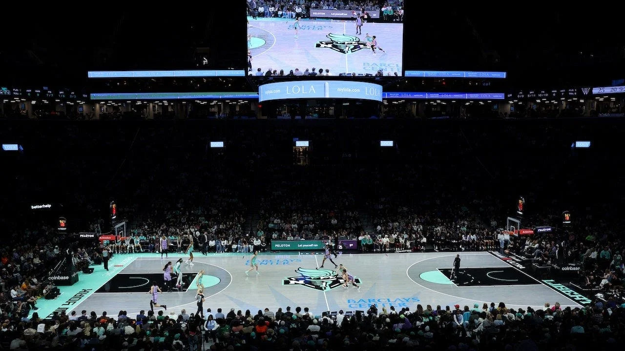 Liberty alter a fan’s halftime message, sparking censorship controversy and refunds