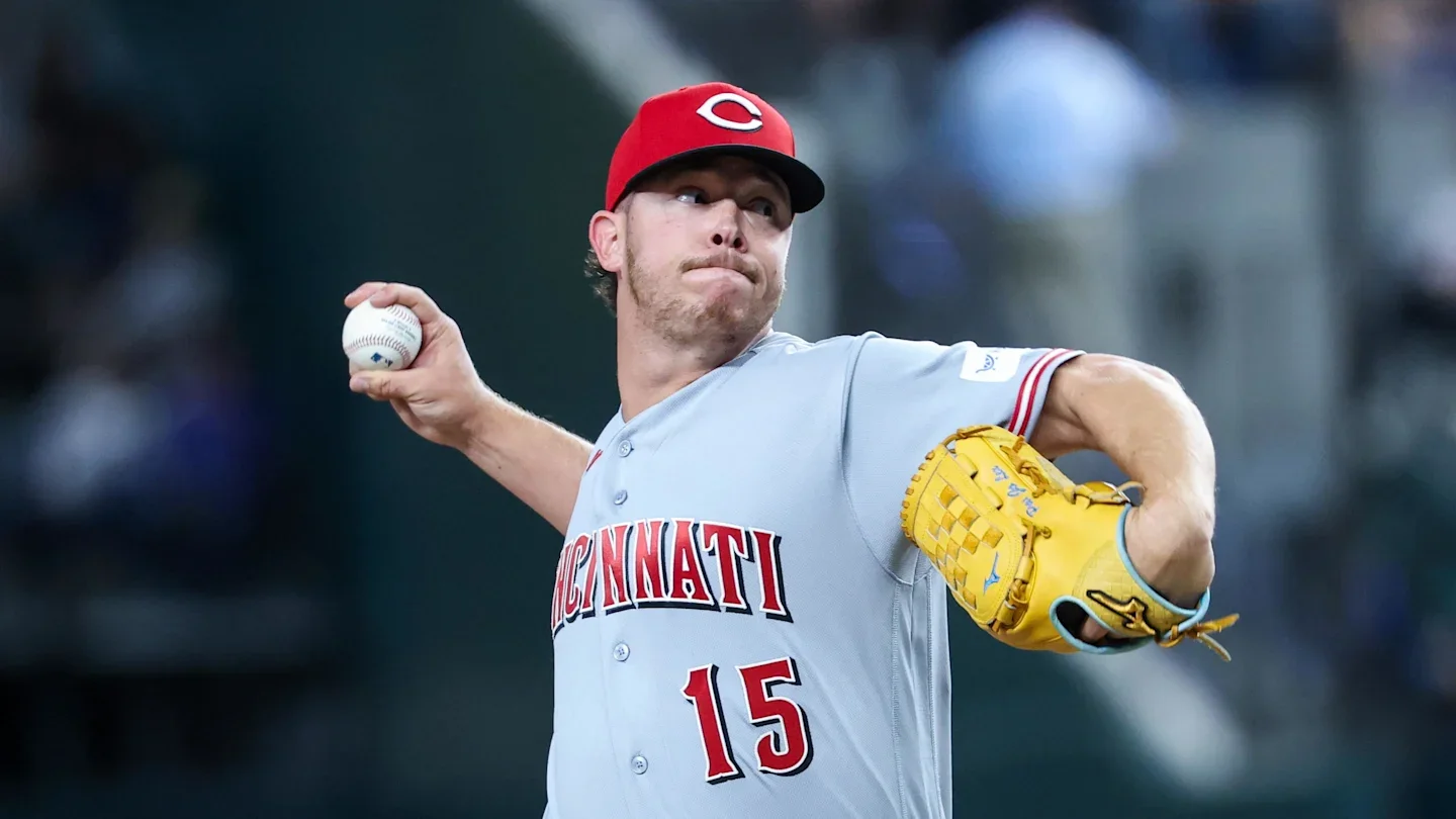 Pagán exits with hamstring injury as Reds await scan results