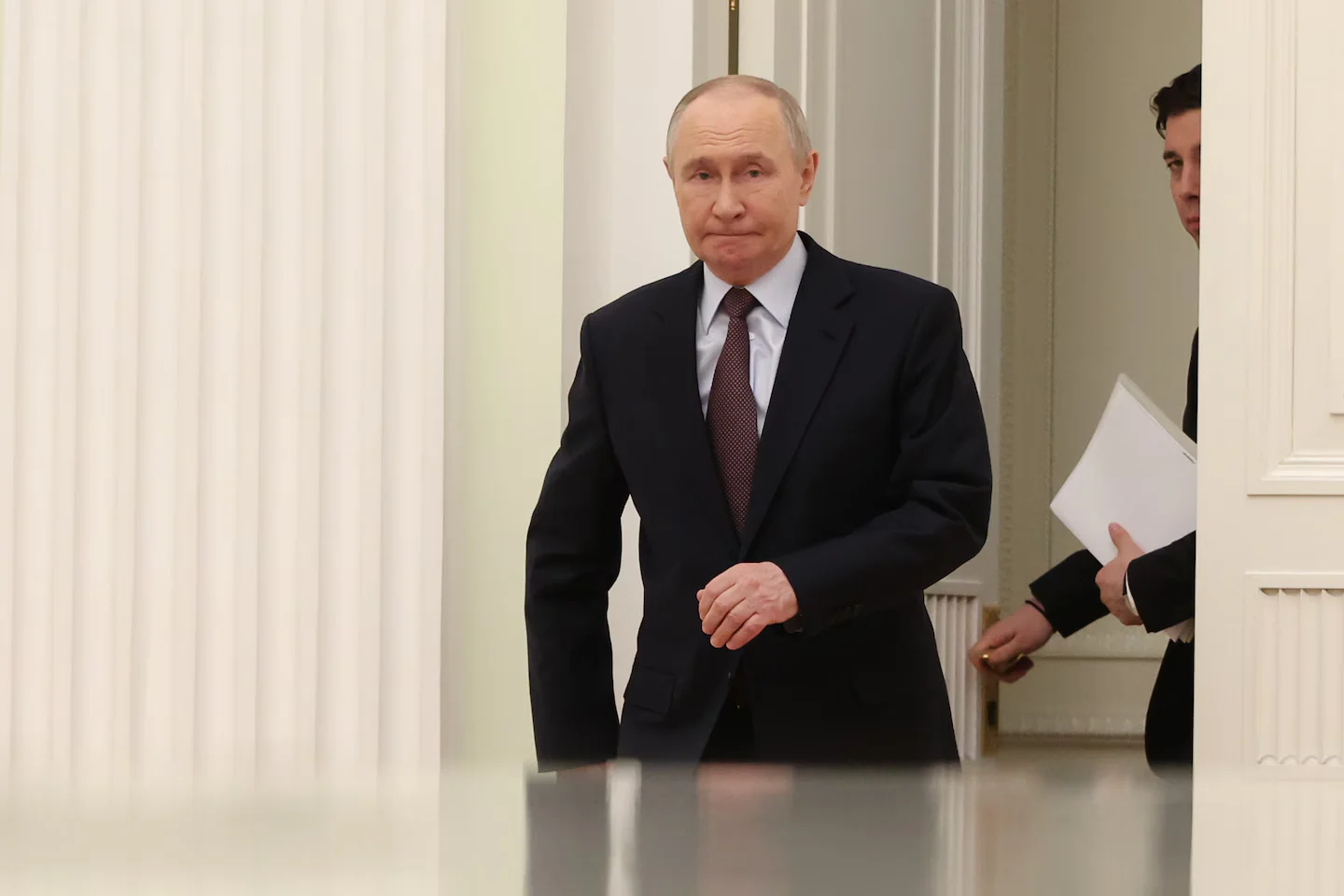 Kremlin’s Own Elite Turn Against Putin Amid Economic Woes and Growing Tensions