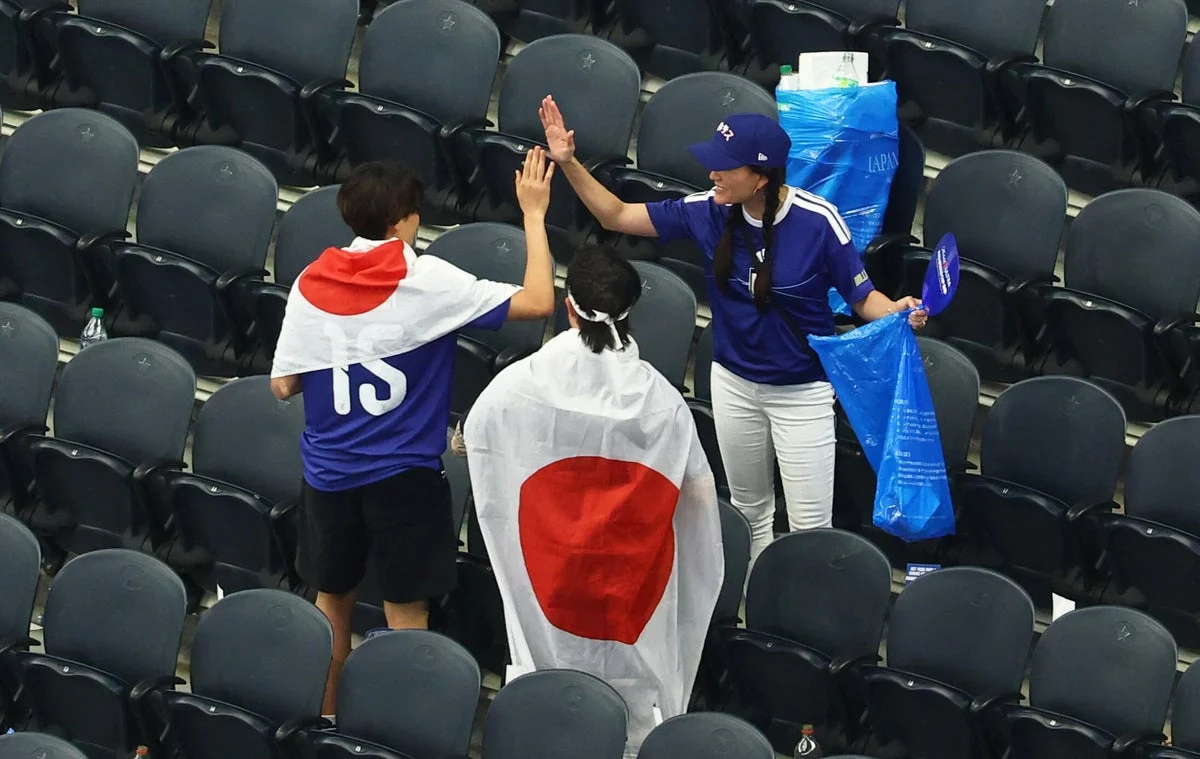 Japan fans tidy stadium after World Cup draw, upholding a cherished ritual