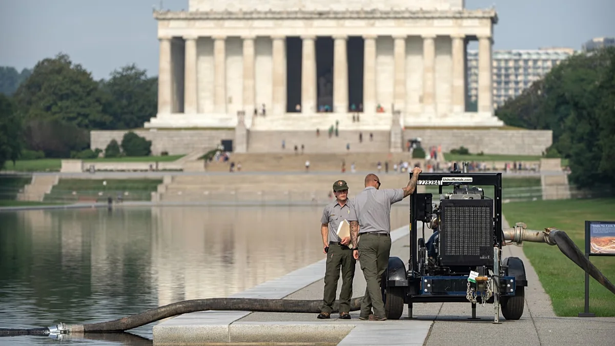 Lincoln Memorial Pool Drained Again as Trump’s DC Renovation Encounters Setbacks