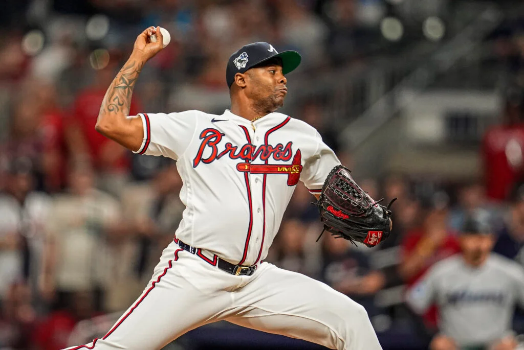 Braves Place Iglesias on IL, Suarez Poised to Close