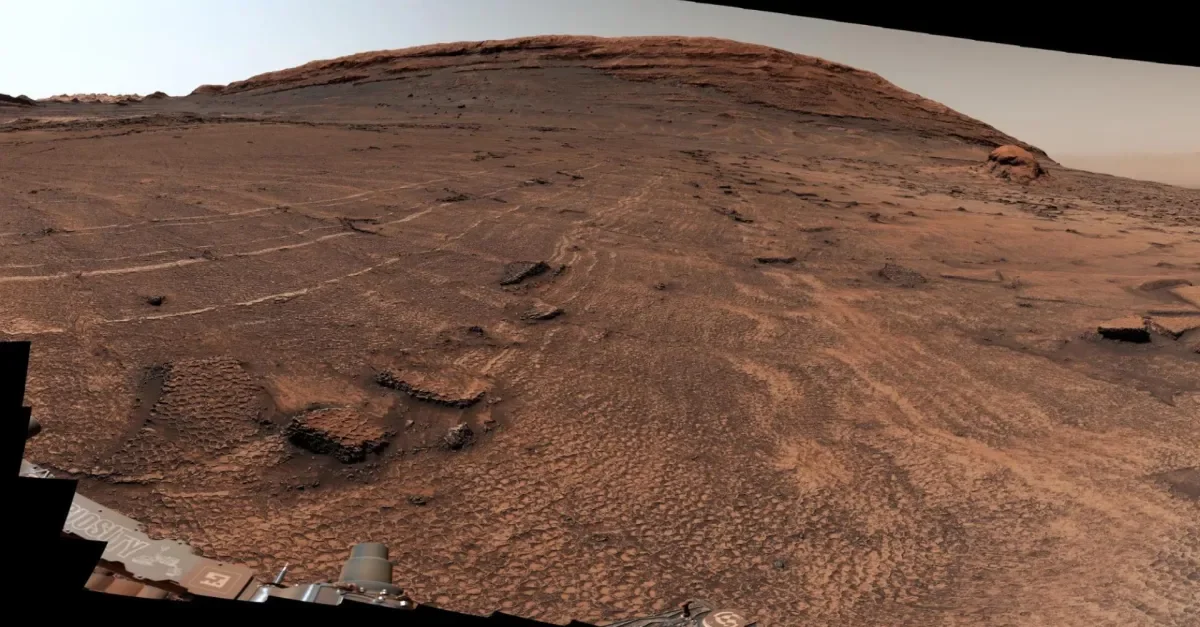 Curiosity Discovers Vast Honeycomb Terrain in Martian Valle Grande