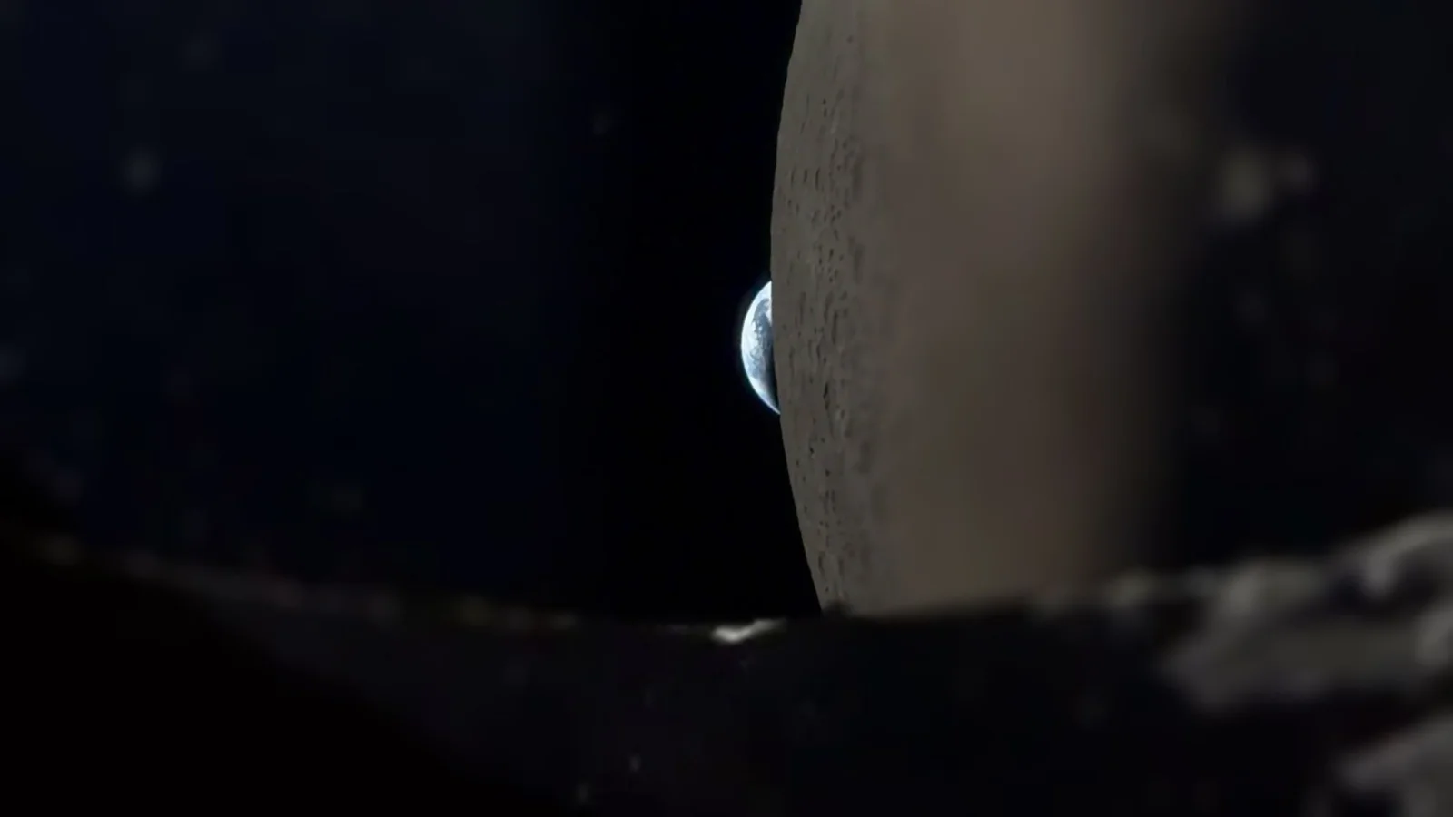 Earthset from Orion: iPhone 17 Pro Max Captures Earth Vanishing Behind the Moon