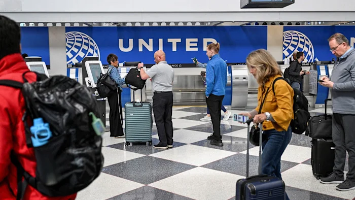United Airlines trims 2026 profit outlook as jet fuel costs spike
