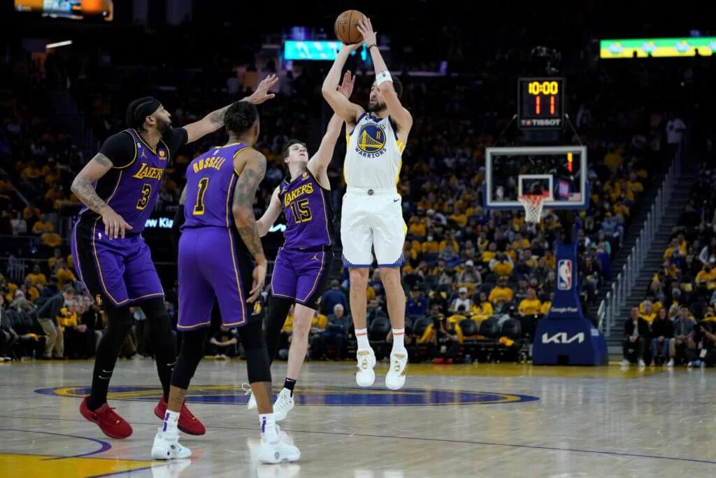 Warriors tie series as Lakers struggle defensively against puncturing offense.