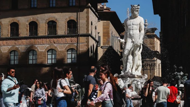 Pre-nuptial prank cracks Florence’s Neptune fountain, sparking repairs and legal scrutiny