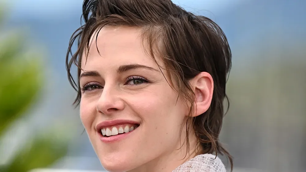 Kristen Stewart Embraces Dupieux’s DIY ’Full Phil’ and Rails Against the Studio System