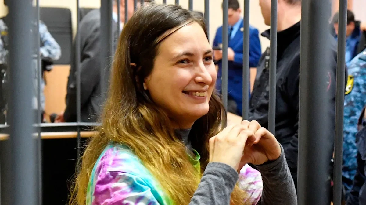 "Lesbian Artist Imprisoned for Criticizing Putin, Military"