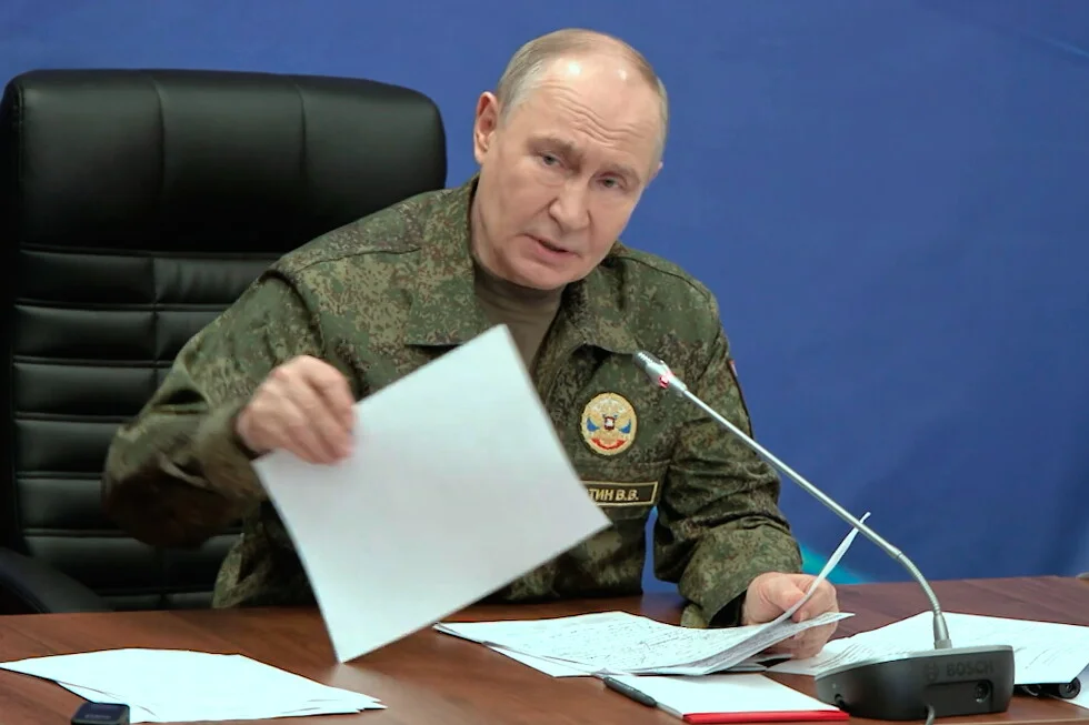 Deadly Crimea Attack Stirs Tensions as Putin and Zelenskyy Take Separate Trump Calls