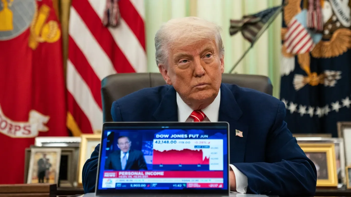 Trump Threatens to Revoke ABC and NBC Licenses Over 'Fake News'