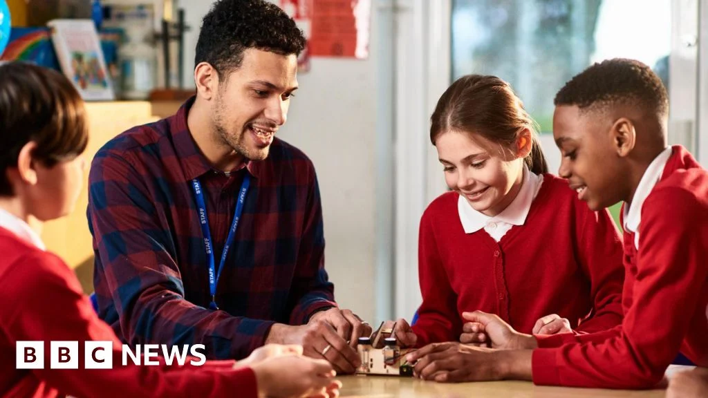 England teachers win 3.5% pay rise from September with budget guardrails