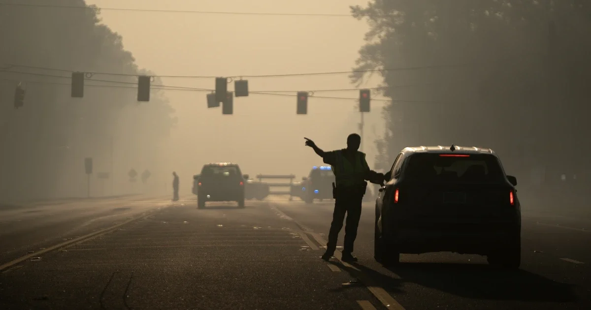 Georgia wildfires threaten homes as winds push flames
