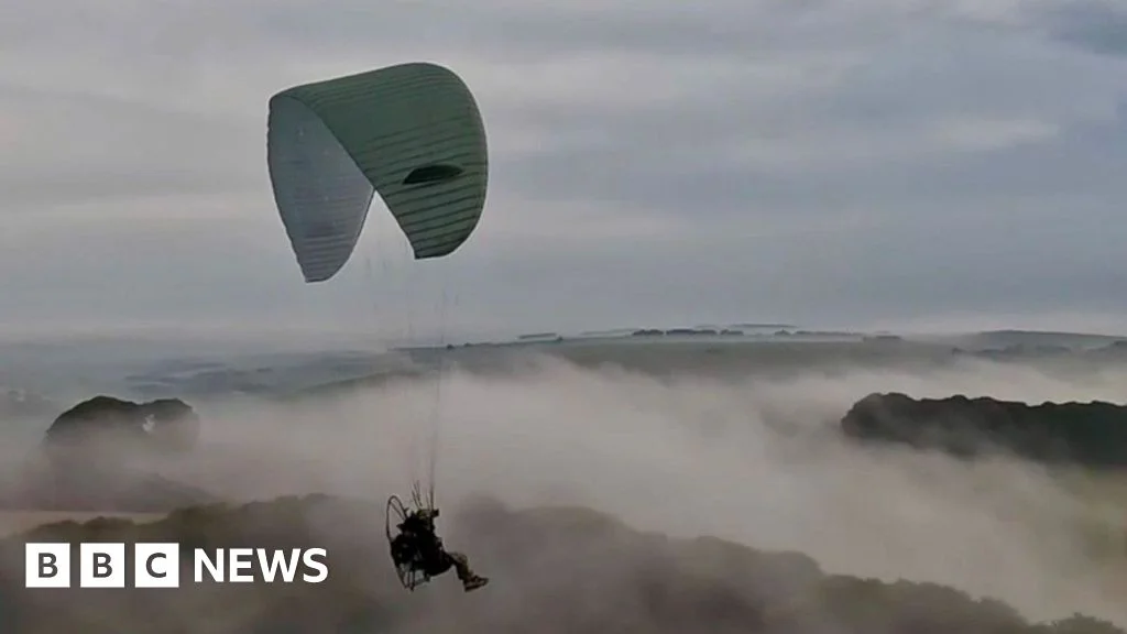 UK to trial powered paragliders for stealthy behind-lines insertions