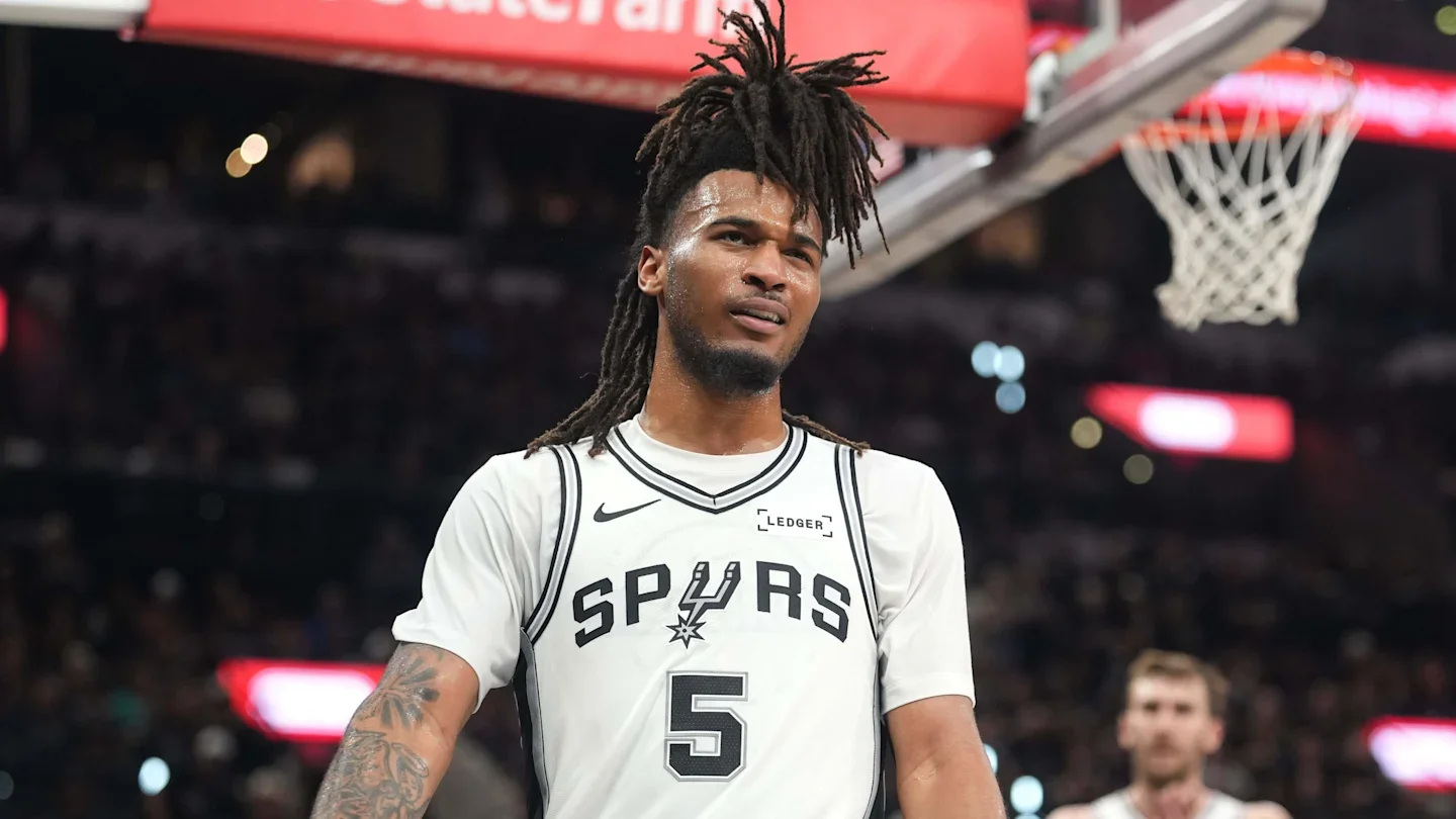 Castle's Foul Troubles Put Spurs on the Brink in Playoffs