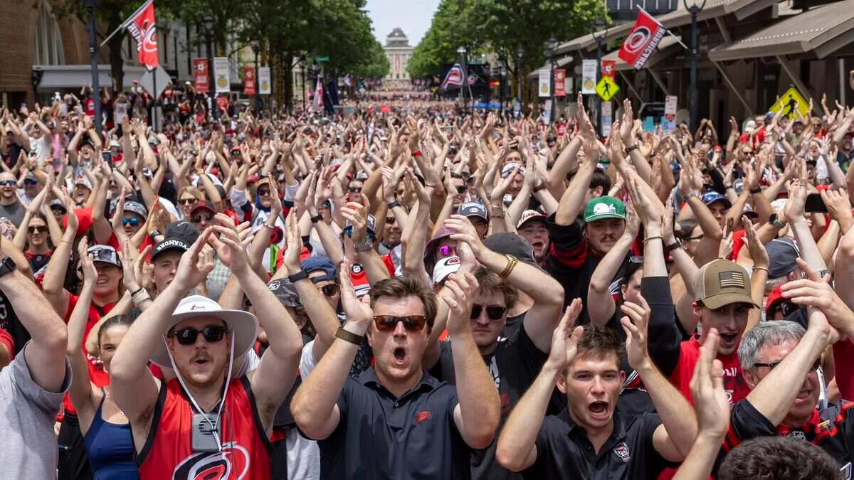 Raleigh crowd sets new mark for Canes’ Stanley Cup parade