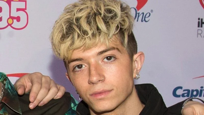 Ex-girlfriend of boy band member charged in murder-for-hire plot tied to custody dispute
