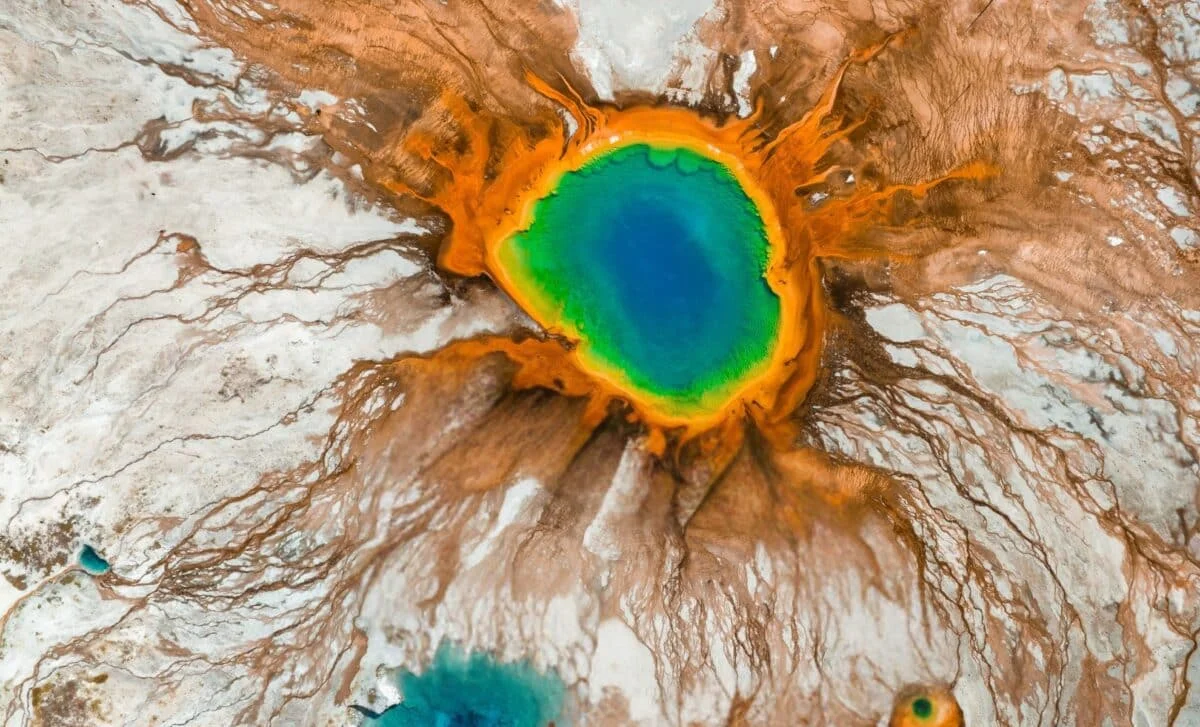 Lab recreates ancient hot-spring networks, yielding protocells