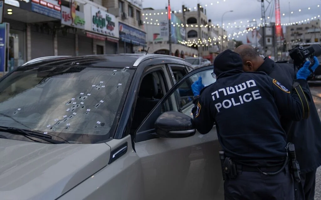 West Bank shooting leaves Israeli man seriously wounded, terrorist apprehended.