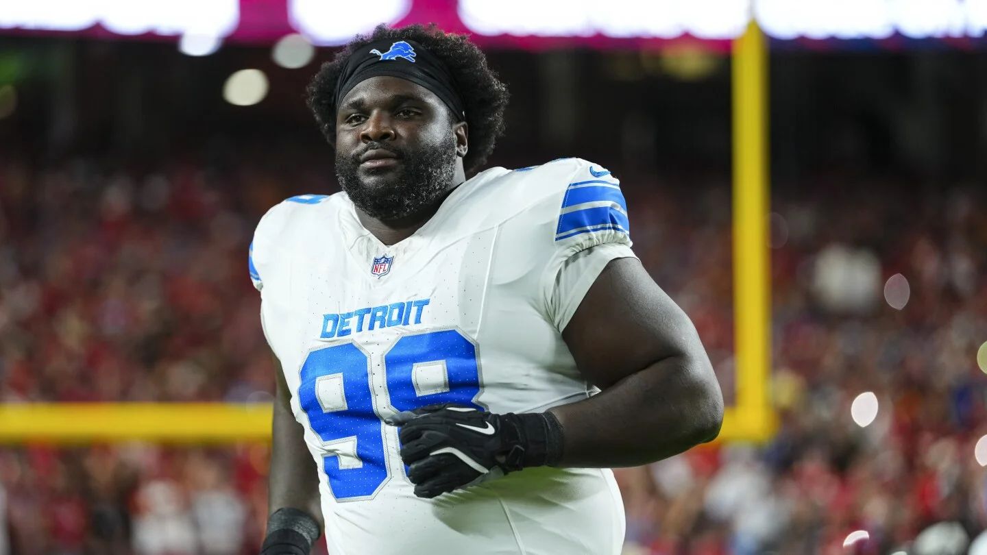 Giants shore up interior line with veteran DT D.J. Reader