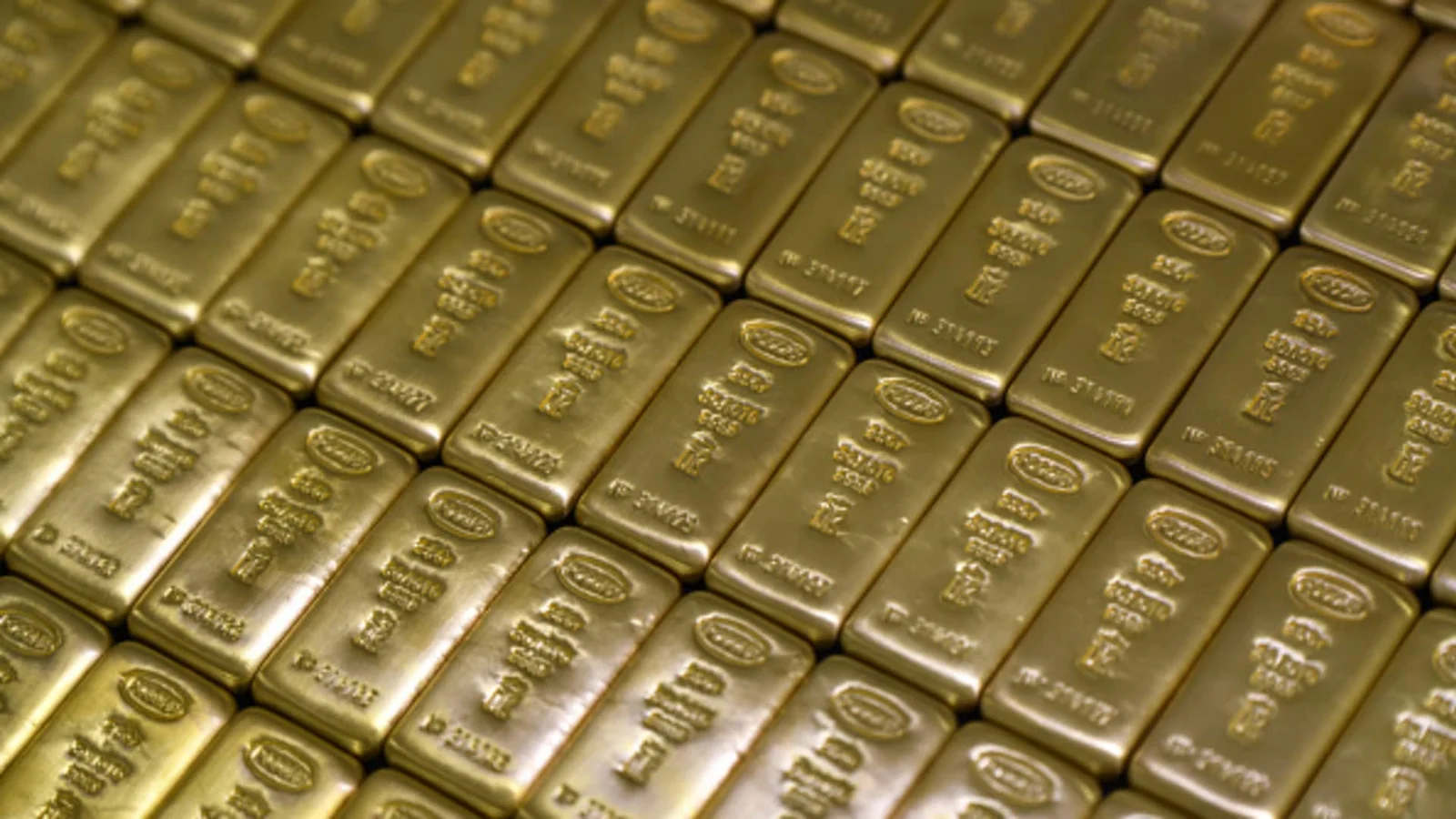 Investment Insights: Gold, Short-term Trades, Bearish Wall Street, Oil Winners, and April Stock Predictions.