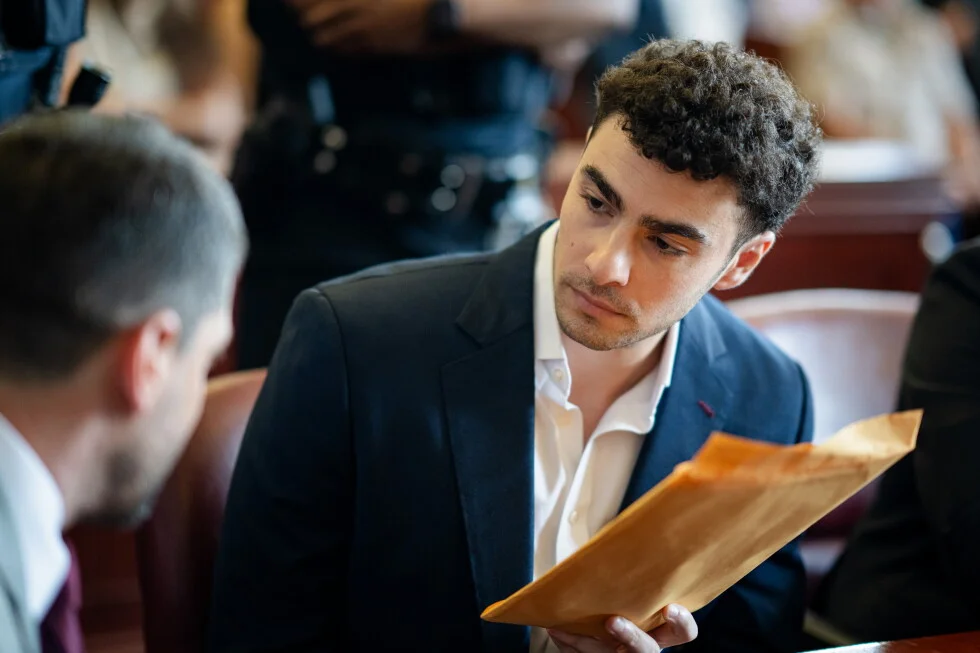 Mangione to mount emotional-disturbance defense in UnitedHealthcare CEO murder trial
