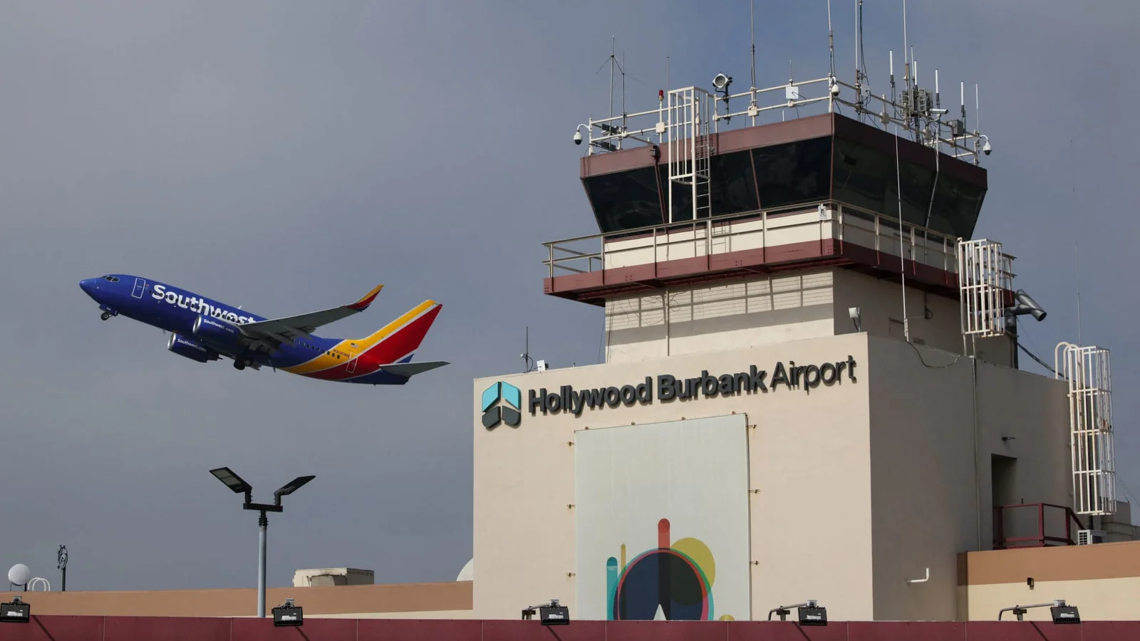 US Air Traffic Control Shortages Cause Ongoing Flight Delays Amid Government Shutdown