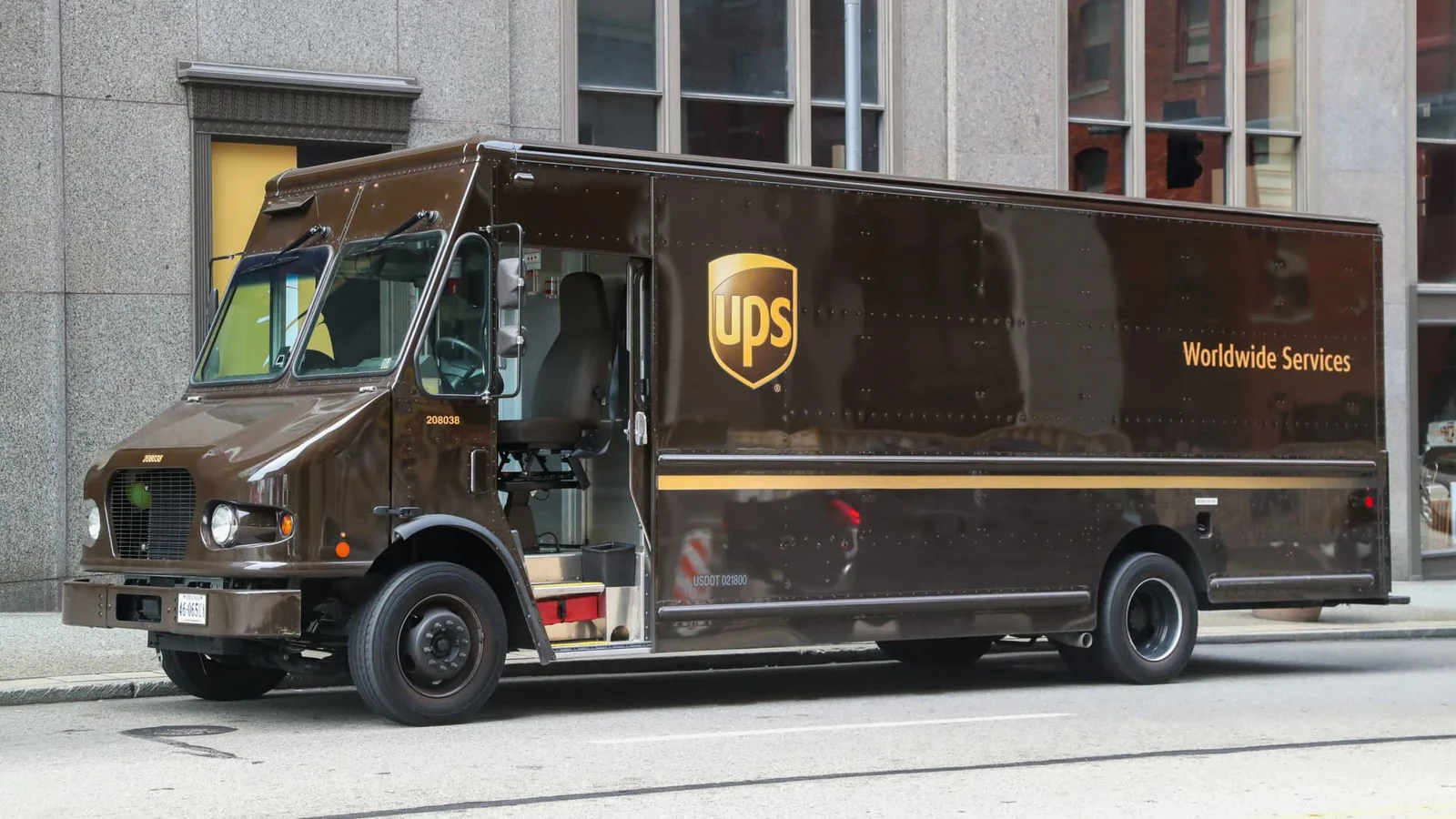 "UPS and Teamsters Resume Talks to Avert Strike"