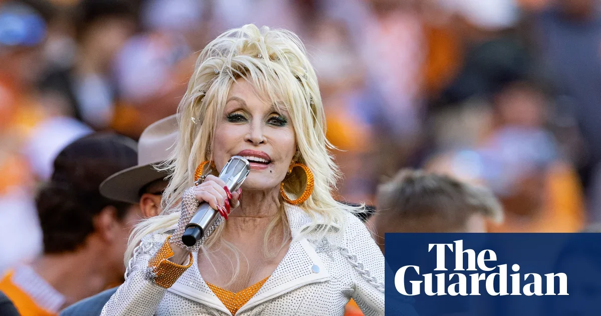 Tennessee Pays Dolly Parton Tribute With Helmet Sticker for 2026 Season