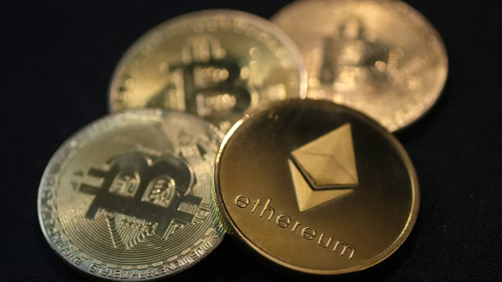 Bitcoin Surges in Anticipation of Fed Decision, Cardano Tops Gainers.