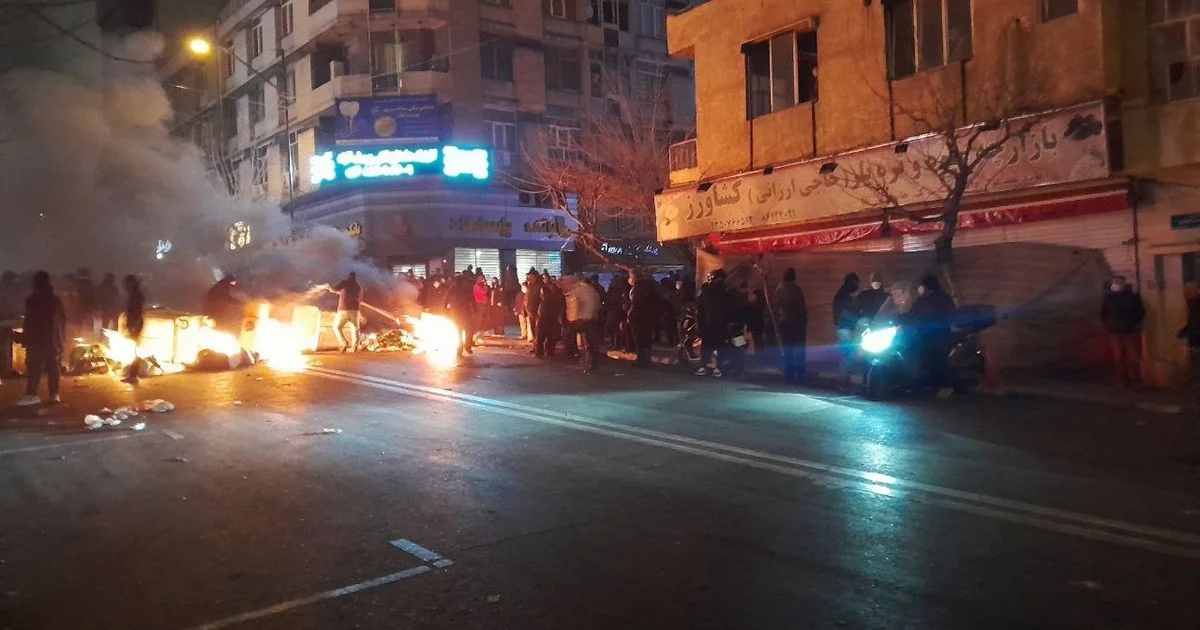 Trump Pushes Arming Iranian Civilians to Turn Tide Against Regime