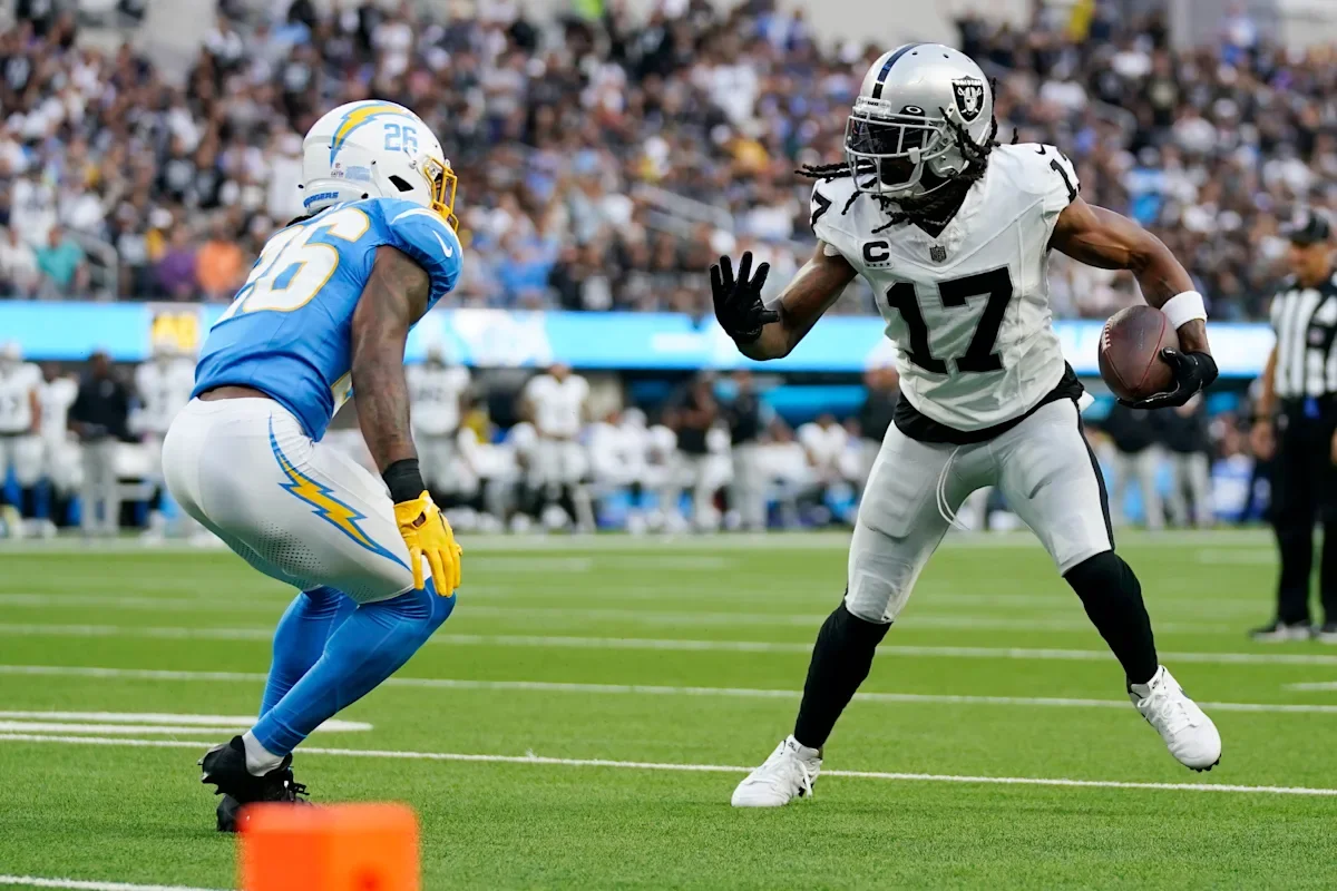 "Packers vs. Raiders: Monday Night Football showdown and injury updates"