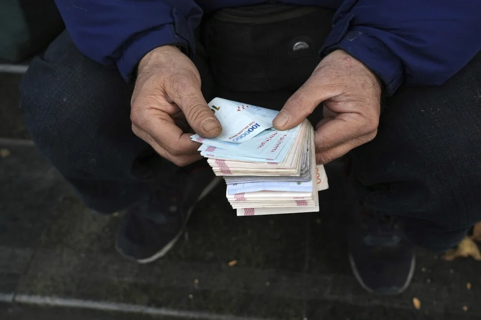 Iranian rial hits record low as sanctions tighten and UAE cuts trade