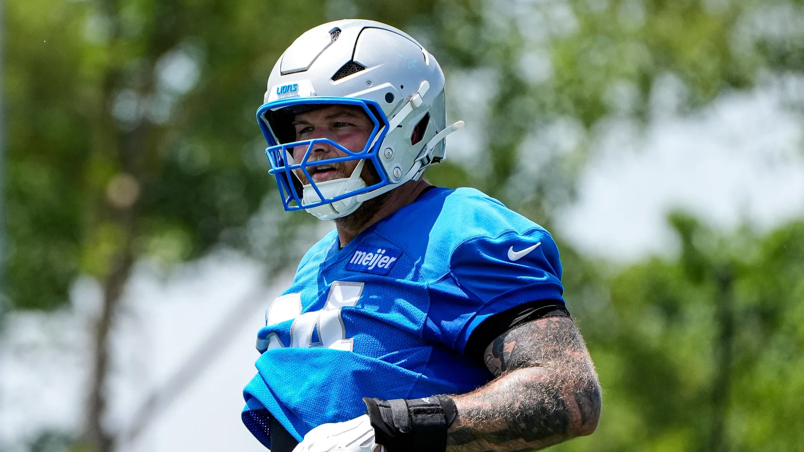 Lions' center Mays sidelined for weeks with wrist injury, testing depth