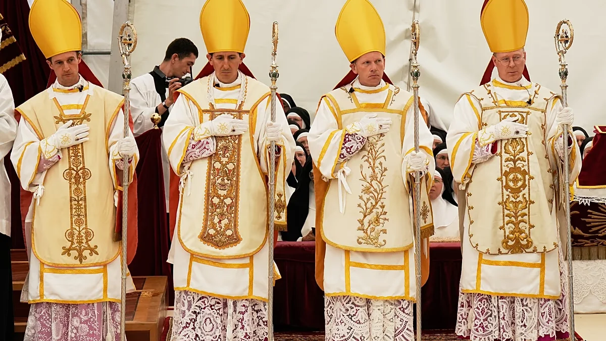 Traditionalist rifts widen as Lefebvrists reject excommunication; Redemptorists plan Scottish consecration without papal mandate
