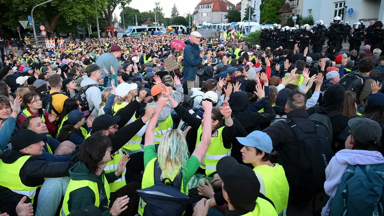 Mass Protests Erupt as AfD Conference Draws Thousands in Erfurt