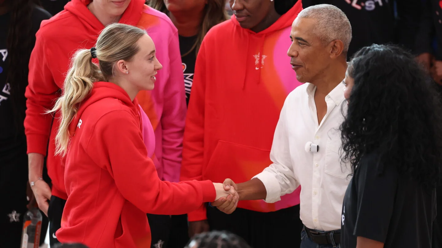 Obama Surprises WNBA All-Stars at Presidential Center Practice