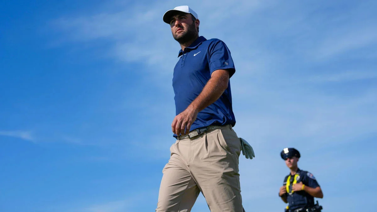 Clark Holds Lead as Loaded U.S. Open Field Heads to Weekend at Shinnecock