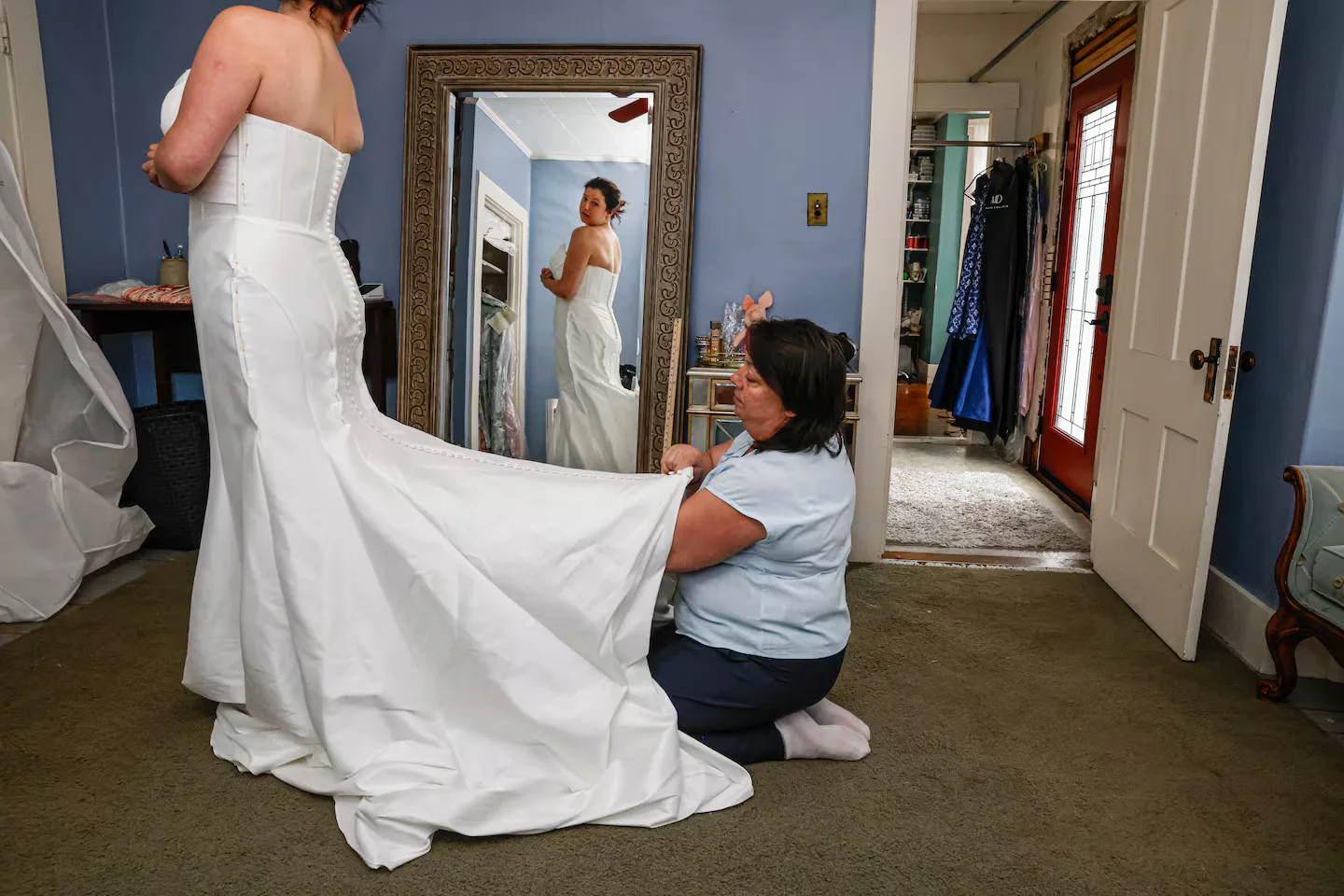 Brides Turn to GLP-1 Weight-Loss Drugs to Fit the Dress