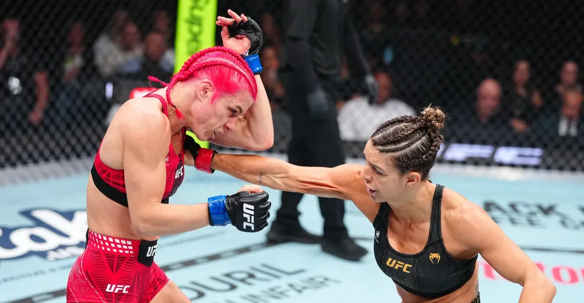 Dern grinds down Robertson for unanimous decision at UFC 330