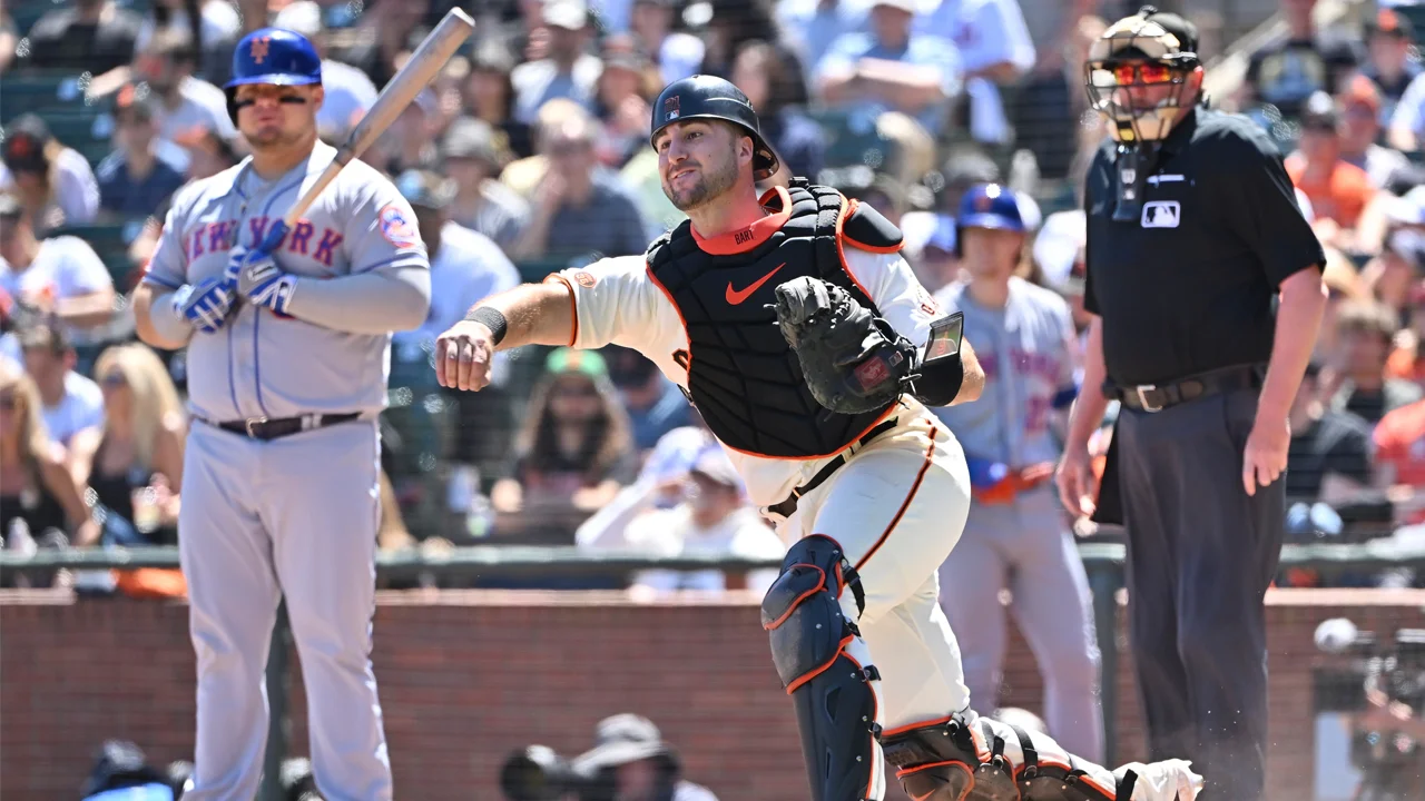 Bart's defense and Lucchesi's history-making performance lead Giants to victory over Mets.