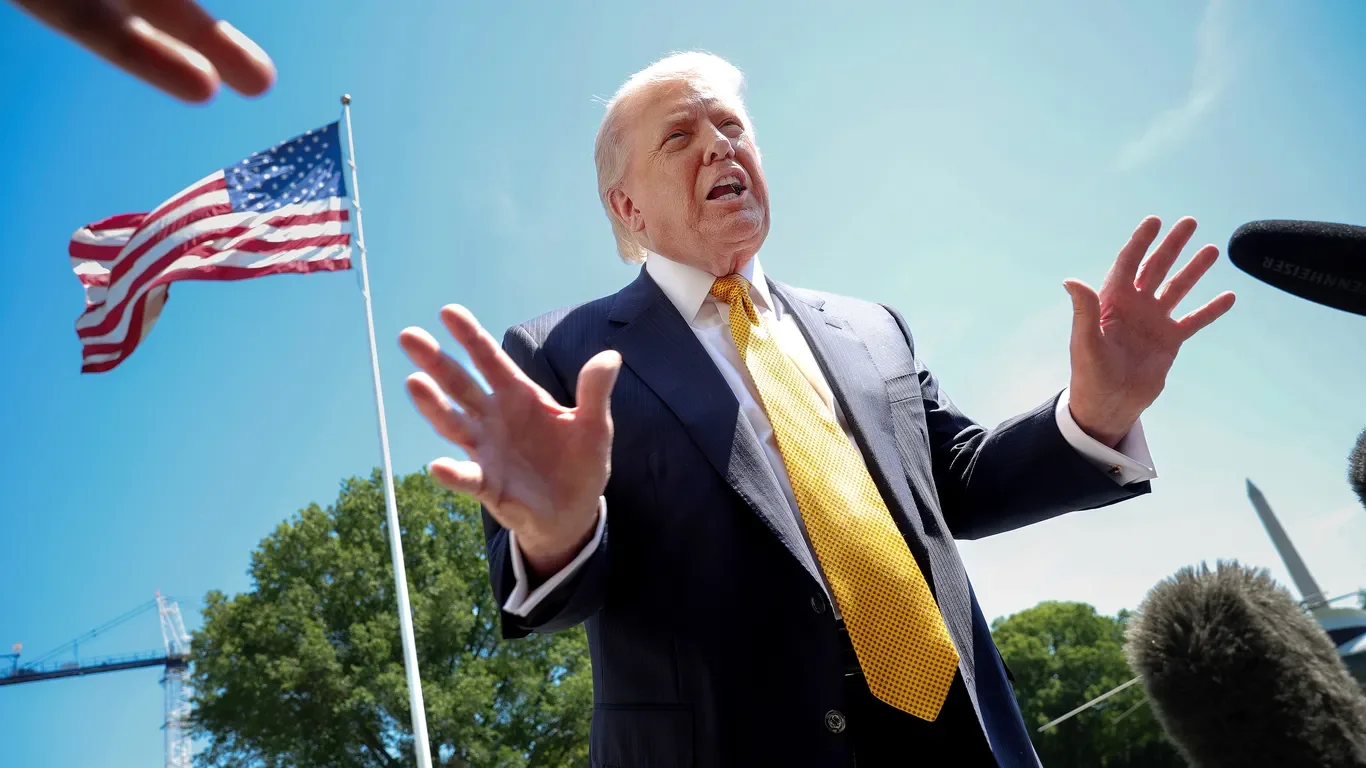 House Republicans pull Iran war powers vote as defections loom
