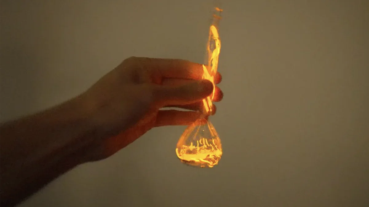 YouTuber Traps Lightning in a Glass Tube With Mercury and Neon