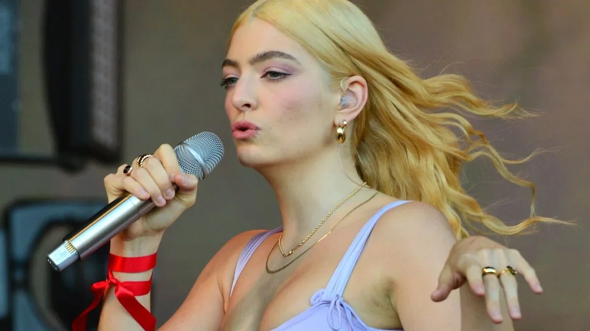 Celebrities Push Back as Smart Glasses Go Mainstream