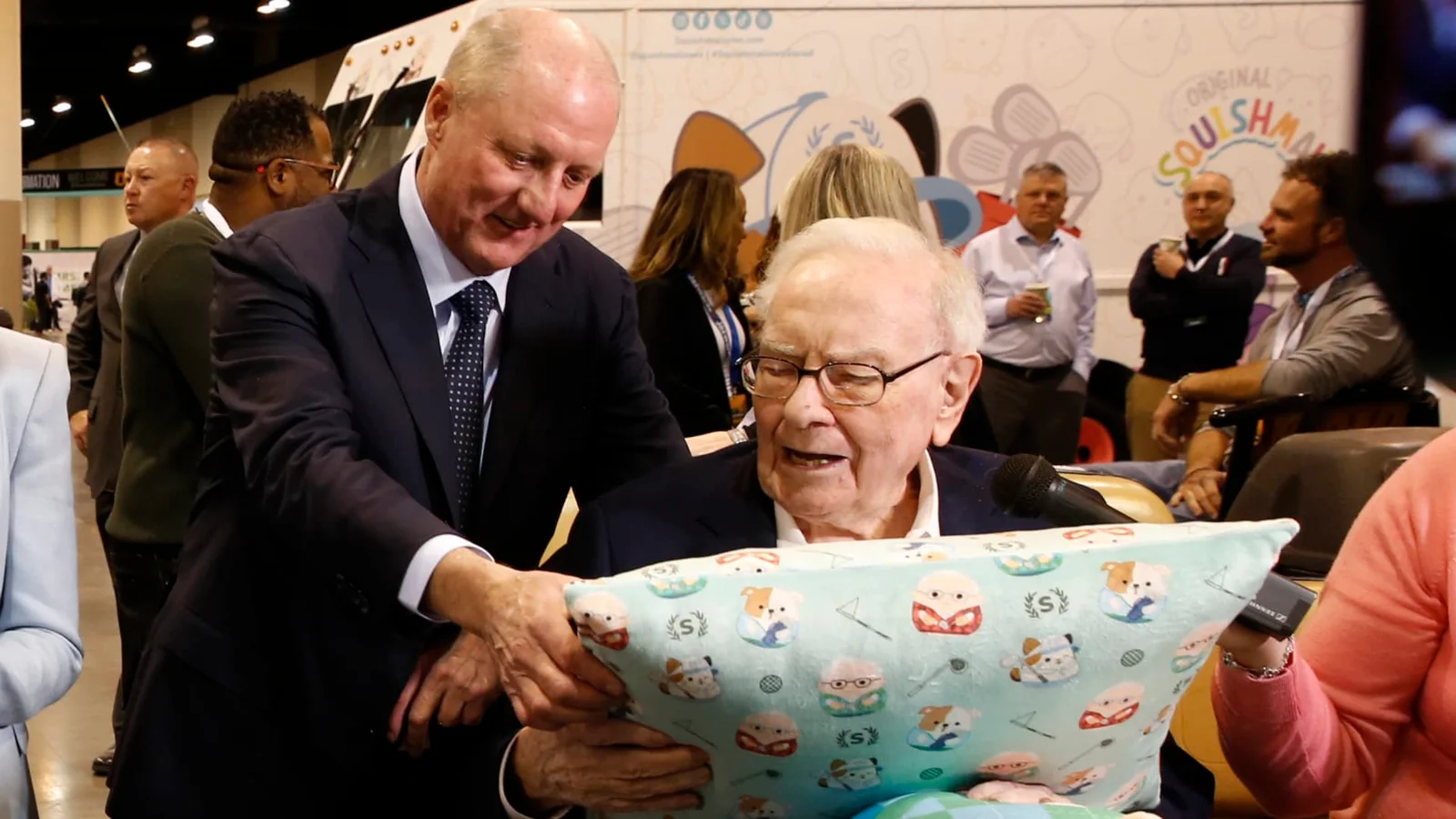 Buffett Still Pulling Berkshire’s Stock Levers as Alphabet Bet Grows