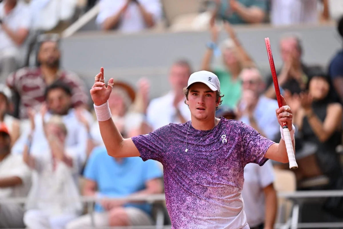 Fonseca shocks Djokovic in Paris with epic comeback from two sets down