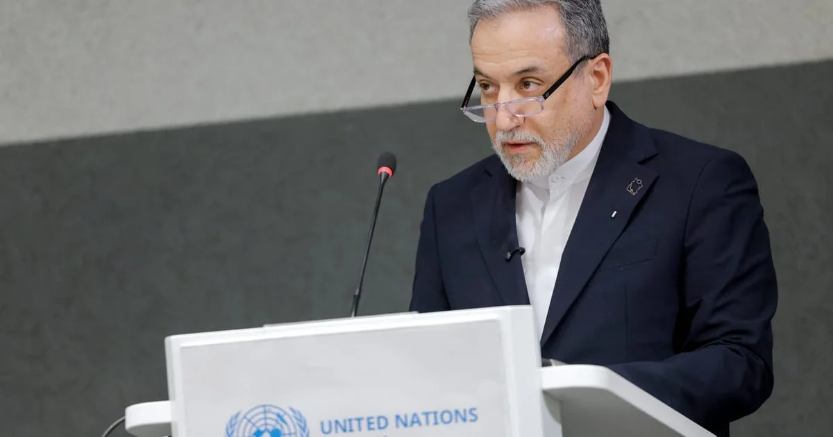 Iranian FM presses Pakistan to broker longer Iran-U.S. truce