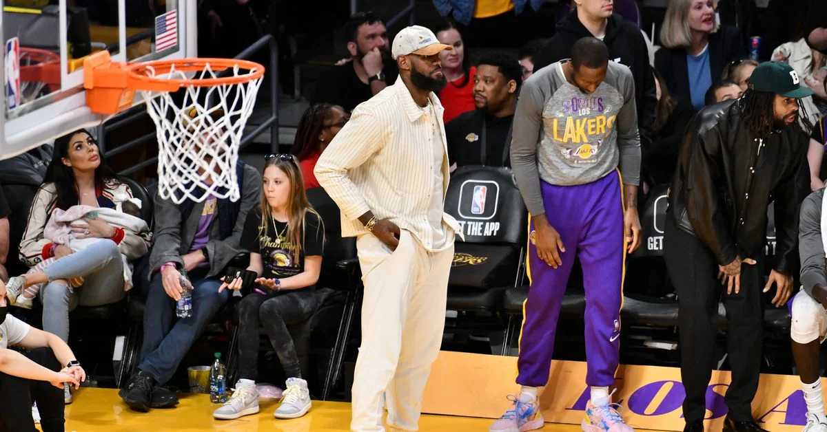 LeBron James Expected to Play Through Injury and Fulfill Contract with Lakers.