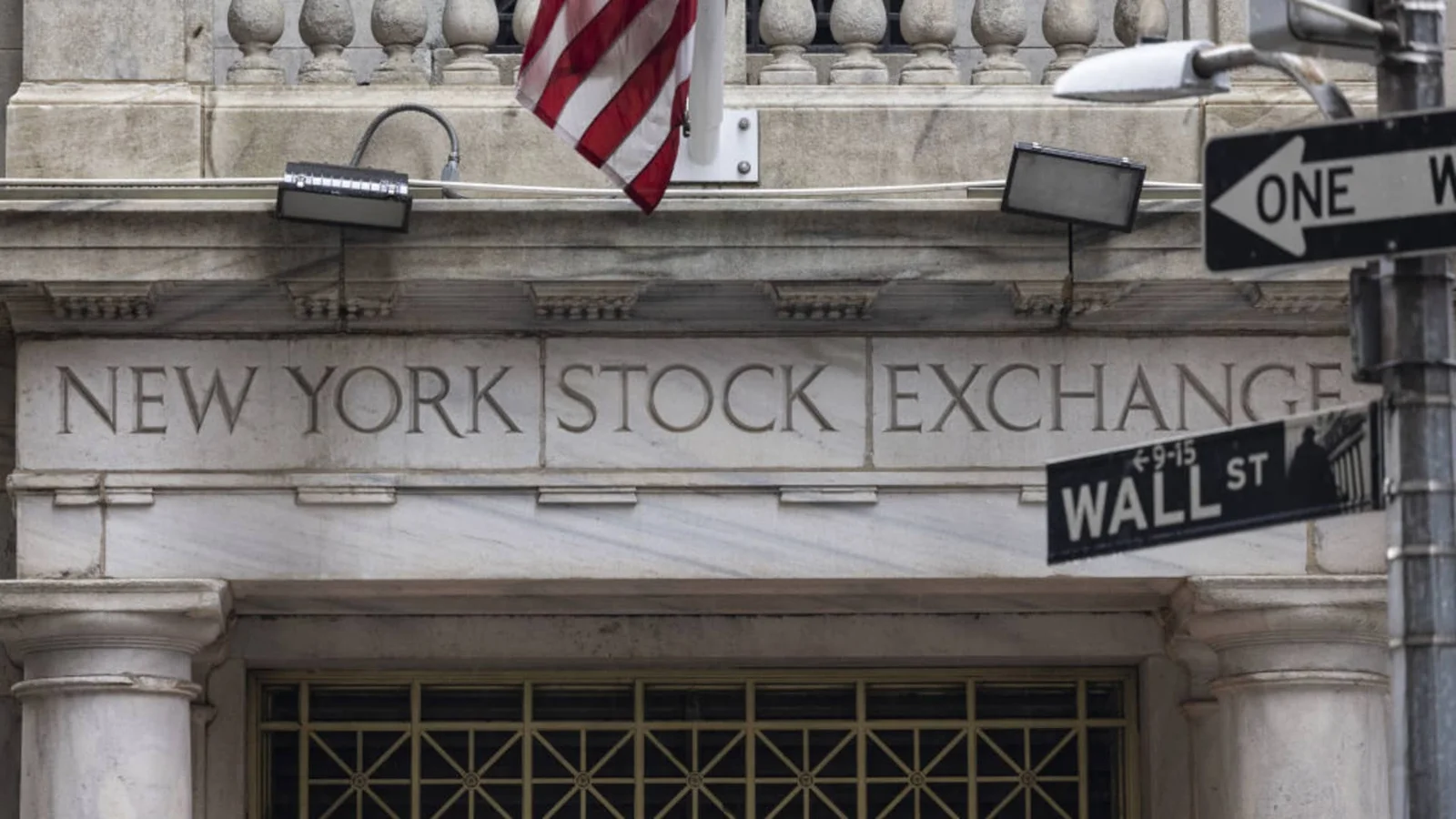 Investors weigh recession risk amid Fed's interest rate plans and banking crisis warnings.