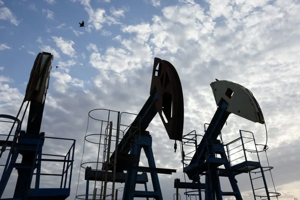 Oil climbs as Iran weighs Strait of Hormuz ban on U.S. and Israeli ships